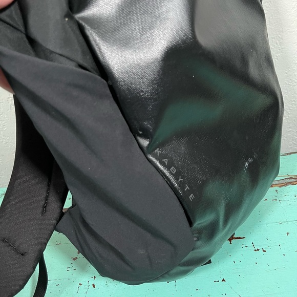 The North Face KABYTE Laptop Commuter Backpack 20L Black - Picture 5 of 8